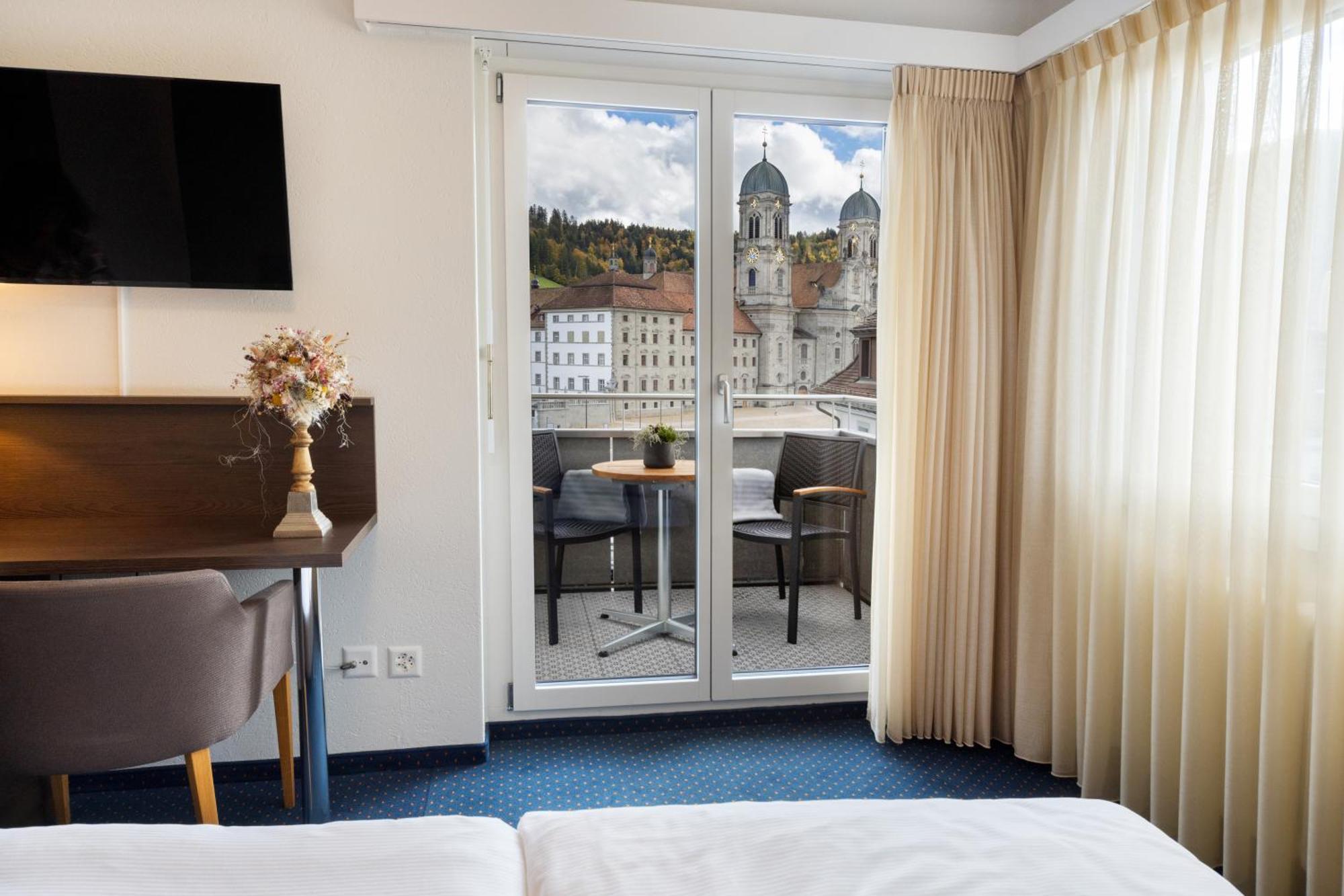 Hotel Drei Koenige Айнзиделн Екстериор снимка