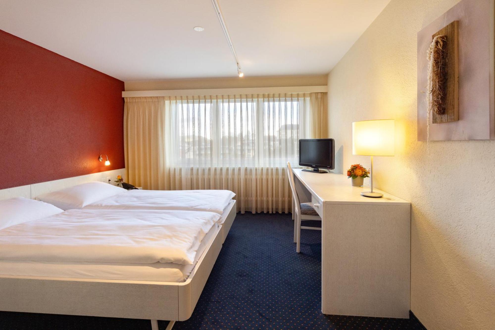 Hotel Drei Koenige Айнзиделн Екстериор снимка